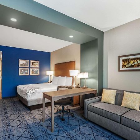 La Quinta Inn & Suites By Wyndham Kansas City Beacon Hill Экстерьер фото